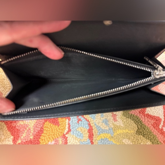 SOLD LOUIS VUITTON Metallic Monogram Vernis Sarah Long Bi-Fold Wallet - Picture 13 of 16